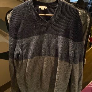Gap sweater